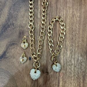 NWOT Gold Heart Pendant Jewelry Set